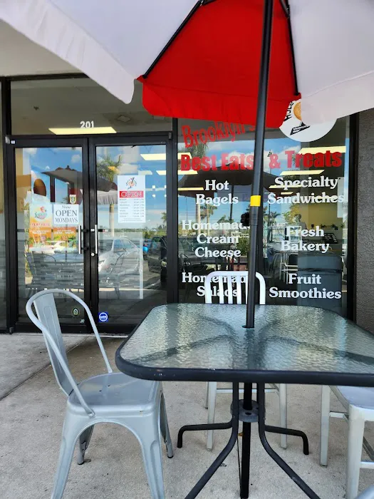 Hole in 1 Bagels & Deli Picture 7