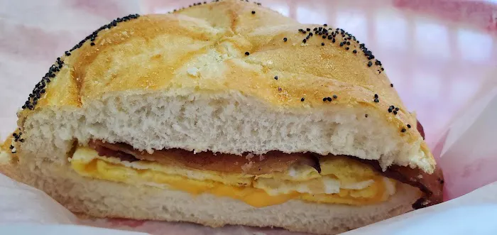 Hole in 1 Bagels & Deli Picture 2