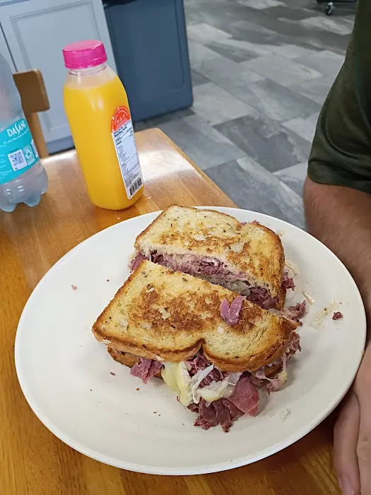 Hole in 1 Bagels & Deli Picture 4