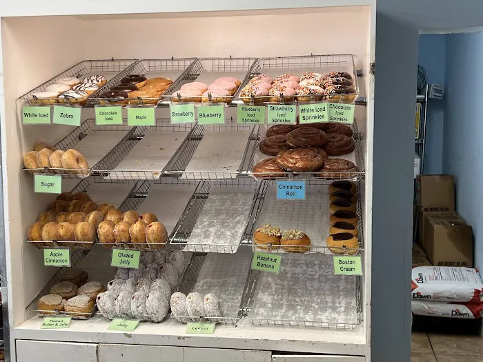Trackside Donuts & Cafe Picture 3
