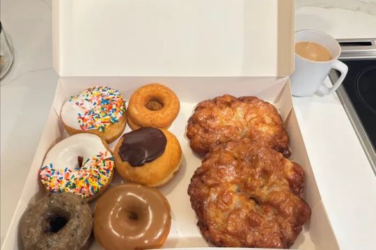 Trackside Donuts & Cafe