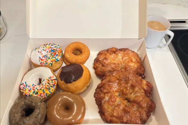 Trackside Donuts & Cafe