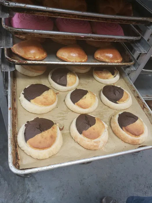 Aromas ice cream and bakery Picture 4