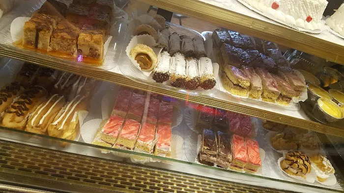 R & L Delicious Bakery Picture 7