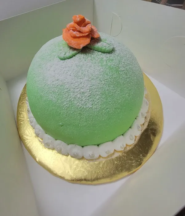 R & L Delicious Bakery Picture 4