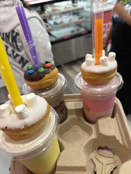 Yonutz Donuts and Ice Cream - Cape Coral Picture 10