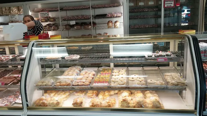 Leslie's Pastries Picture 1