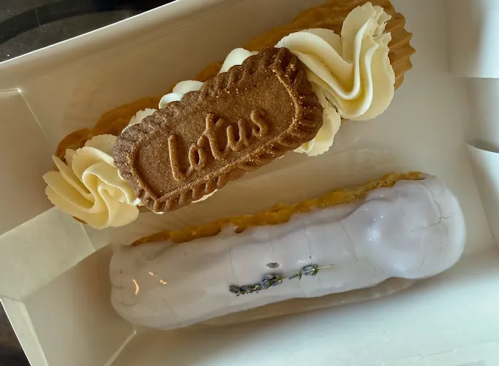 Eclair French Pastry Picture 2