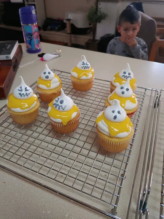 Mom's Cupcakes Bakery Picture 8