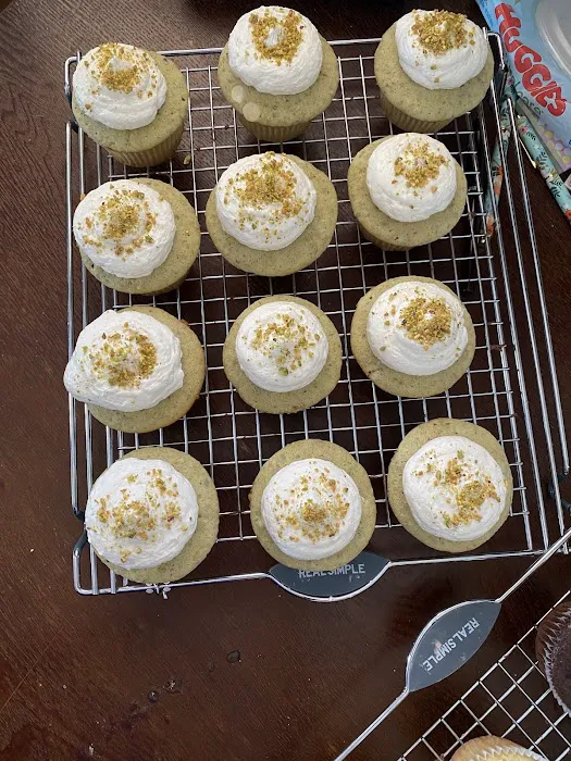 Mom's Cupcakes Bakery Picture 4