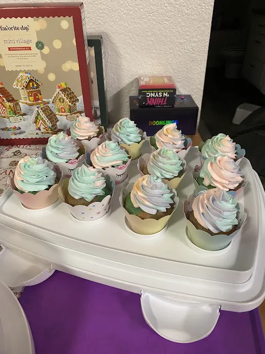 Mom's Cupcakes Bakery Picture 9