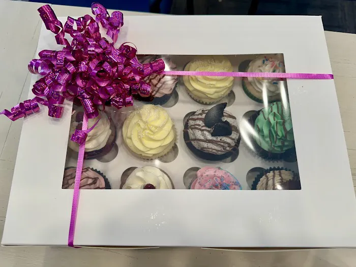 Mom's Cupcakes Bakery Picture 1