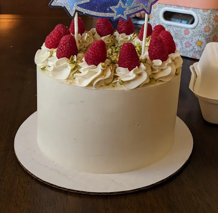 Em's Cakes & Bakery Picture 2