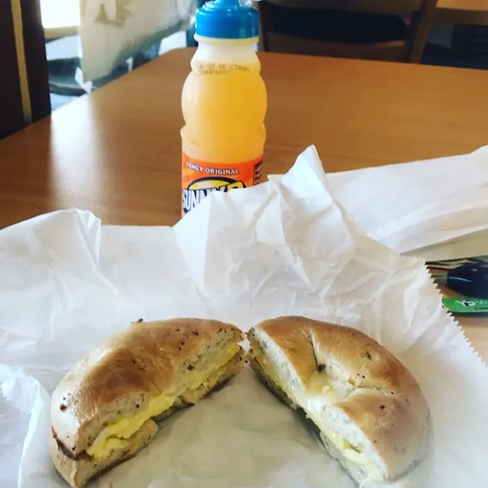 Hole-N-One Donuts & Bagels Picture 9
