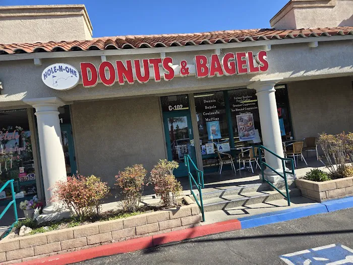 Hole-N-One Donuts & Bagels Picture 3