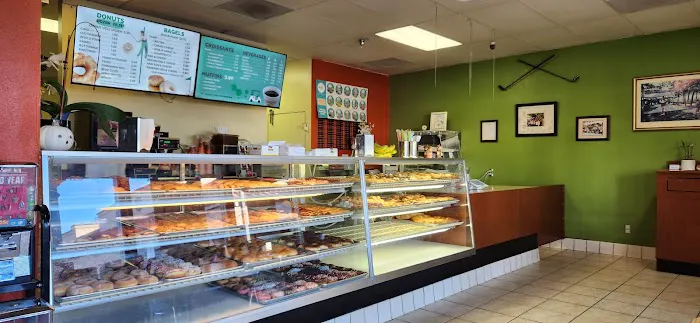 Hole-N-One Donuts & Bagels Picture 2