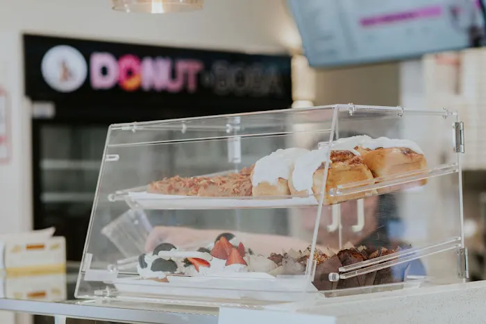 Sweet Daze Donut & Boba Picture 4