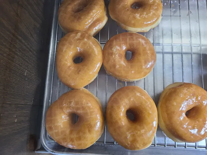 Raised Donuts & Bagels Picture 1