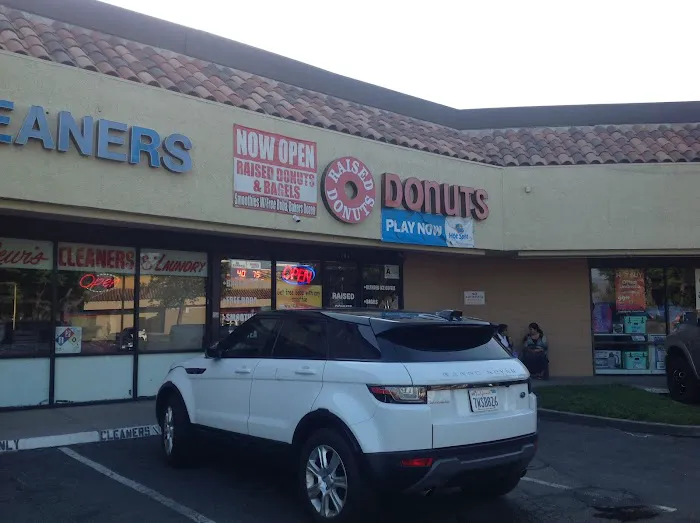 Raised Donuts & Bagels Picture 4