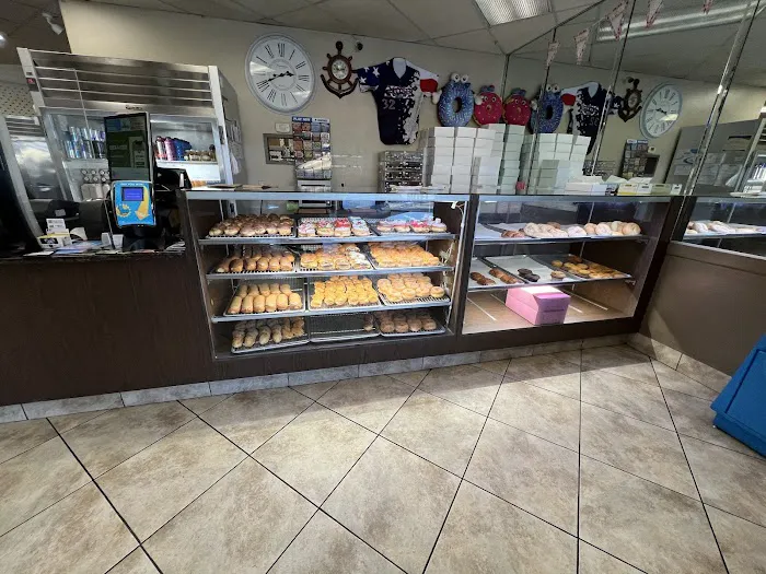 Raised Donuts & Bagels Picture 8