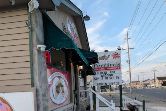 Ferrara's Island Bakery