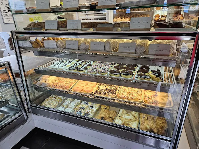 Ferrara's Island Bakery Picture 2
