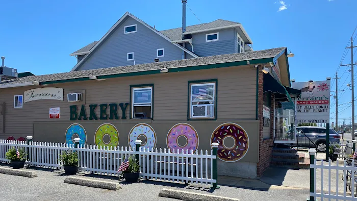 Ferrara's Island Bakery Picture 10