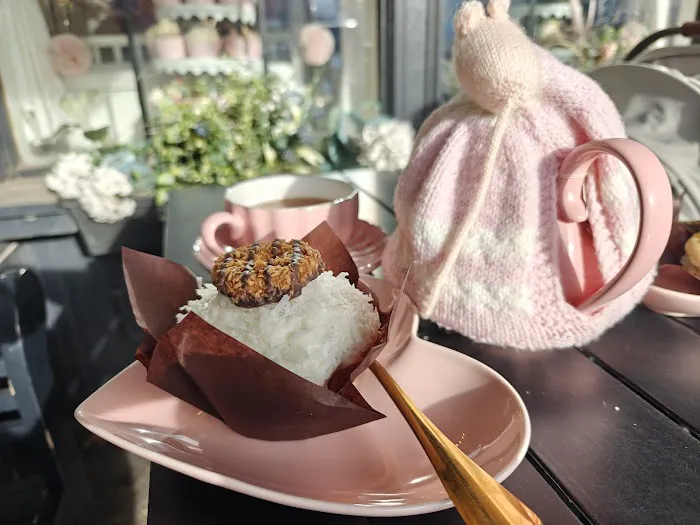 The Sugar Mouse Cupcake House Picture 3