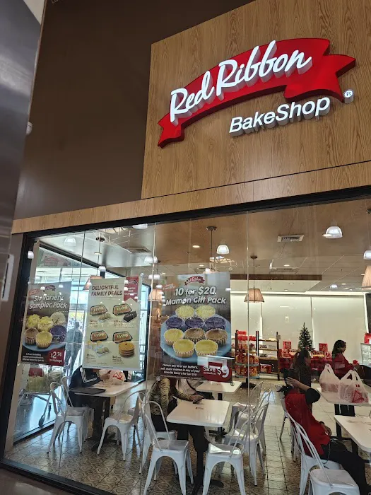 Red Ribbon Bakeshop Picture 10