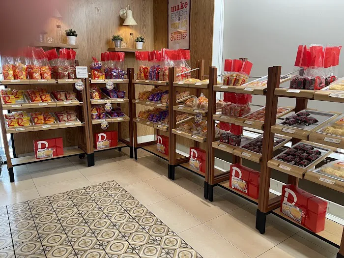 Red Ribbon Bakeshop Picture 8