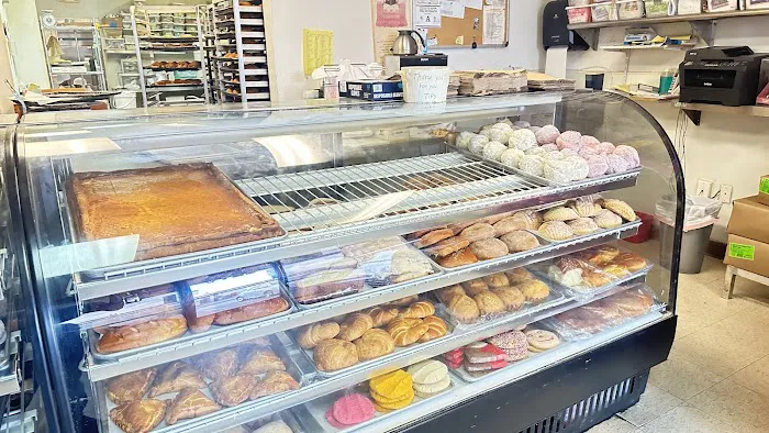 Panaderia Y Pasteleria Latina Picture 6