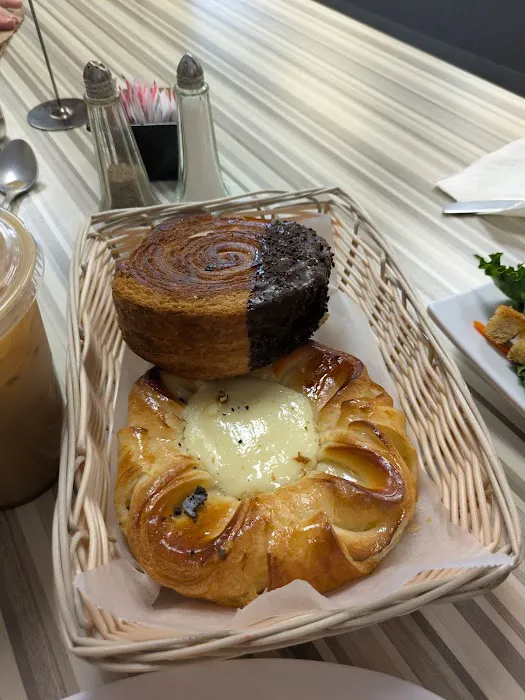 Delices Gourmands French Bakery Picture 7