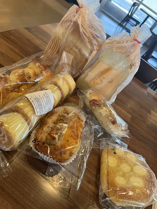 85°C Bakery Cafe - Enterprise Picture 5