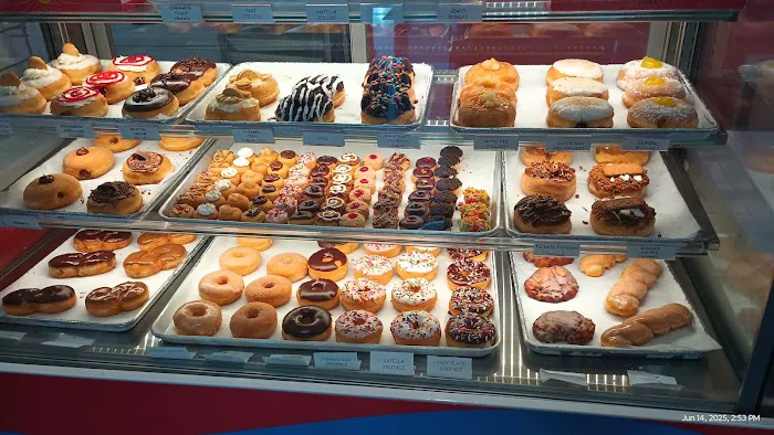 Yonutz Donuts and Ice Cream - Spring Valley Las Vegas Picture 3