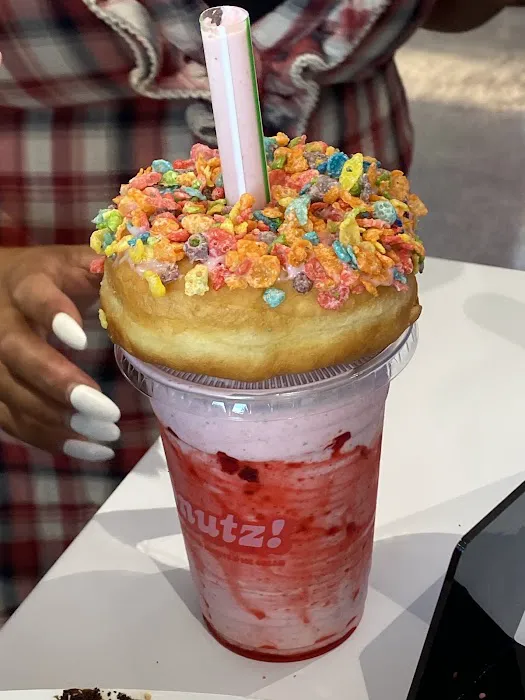 Yonutz Donuts and Ice Cream - Spring Valley Las Vegas Picture 2