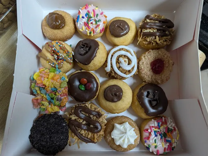 Yonutz Donuts and Ice Cream - Spring Valley Las Vegas Picture 8