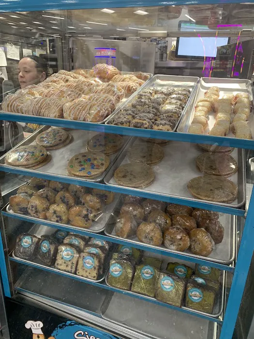 Siegel's Bagelmania at LAS Picture 7