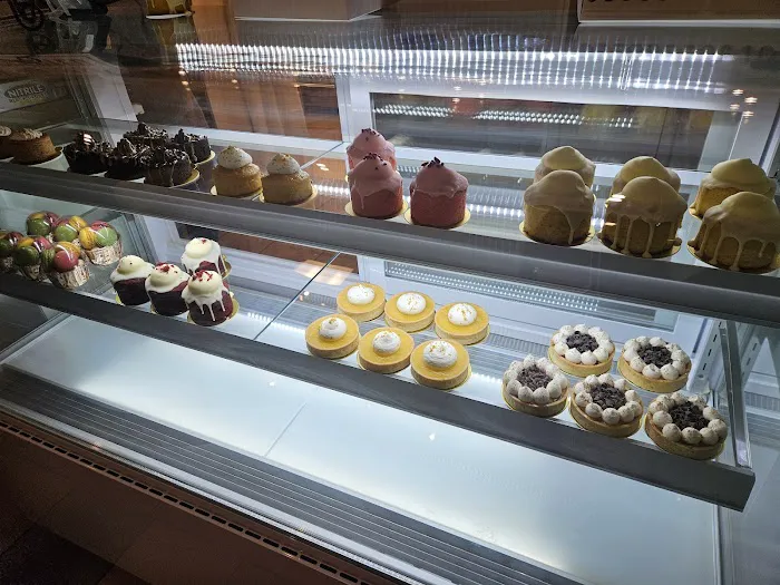 SYS DESSERTS BAR. (Close) Picture 3