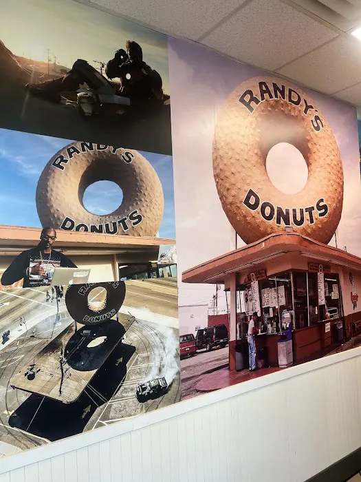 Randy's Donuts Picture 5