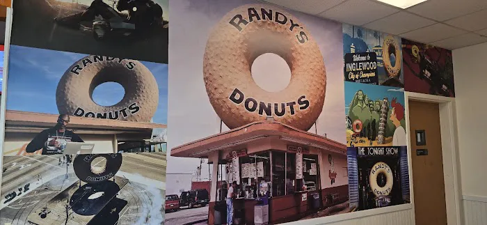 Randy's Donuts Picture 10