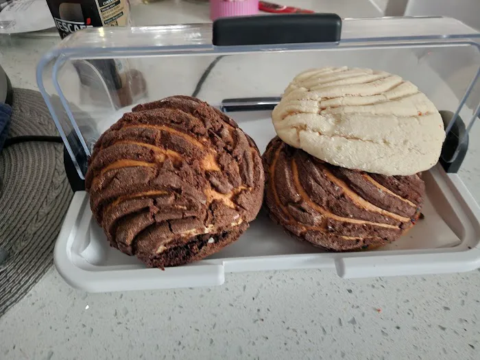 Tricolor Bakery Picture 4