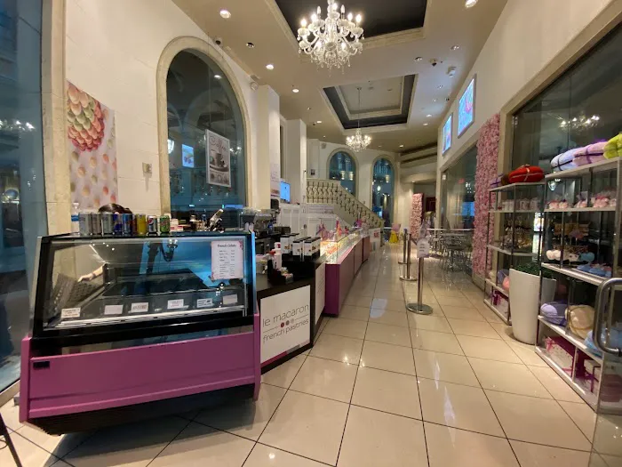 Le Macaron French Pastries Picture 3