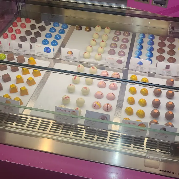 Le Macaron French Pastries Picture 10