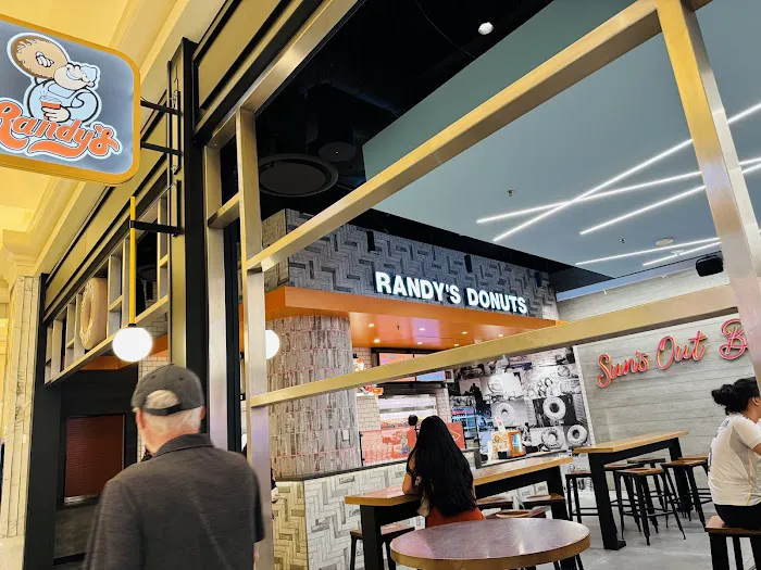 Randy’s Donuts Picture 6