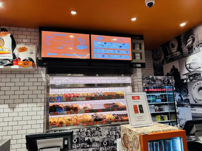 Randy’s Donuts Picture 7