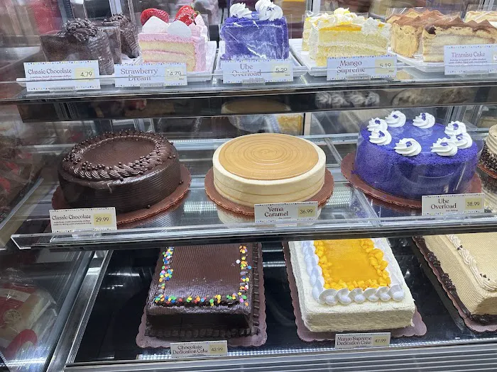 Red Ribbon Bakeshop Picture 6