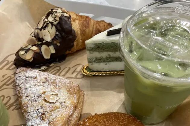 Tous Les Jours Bakery & Cafe