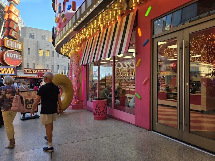 Pinkbox Doughnuts Picture 3