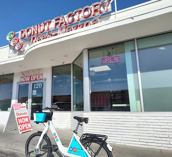 Donut Factory Dee's-Mazzoa Picture 8
