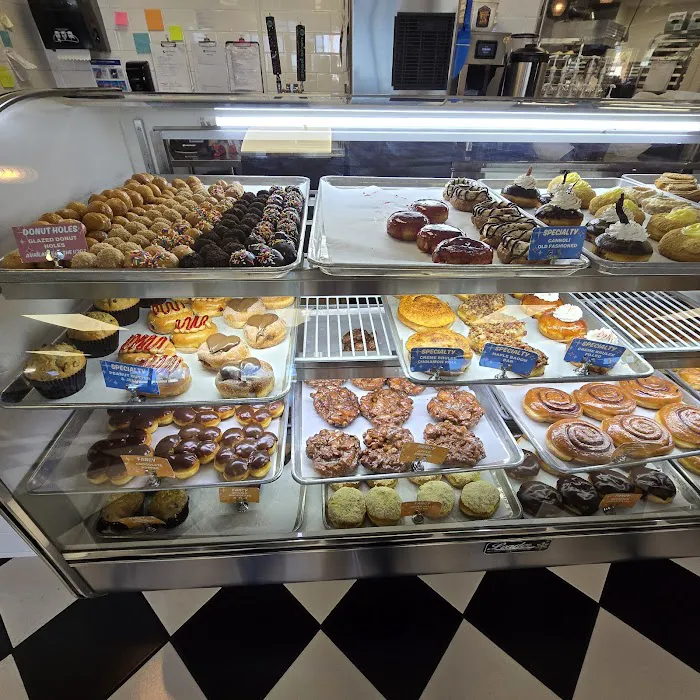 Carl's Donuts Picture 7